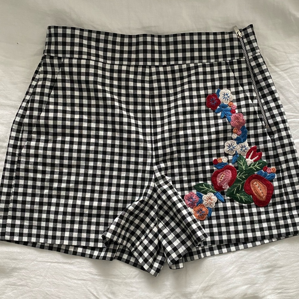 ZARA black and white shorts w flower embroidery